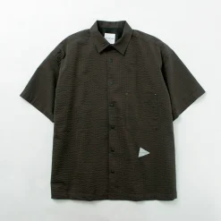 AND WANDER / Dry Soft Seersucker Short Sleeve Shirt