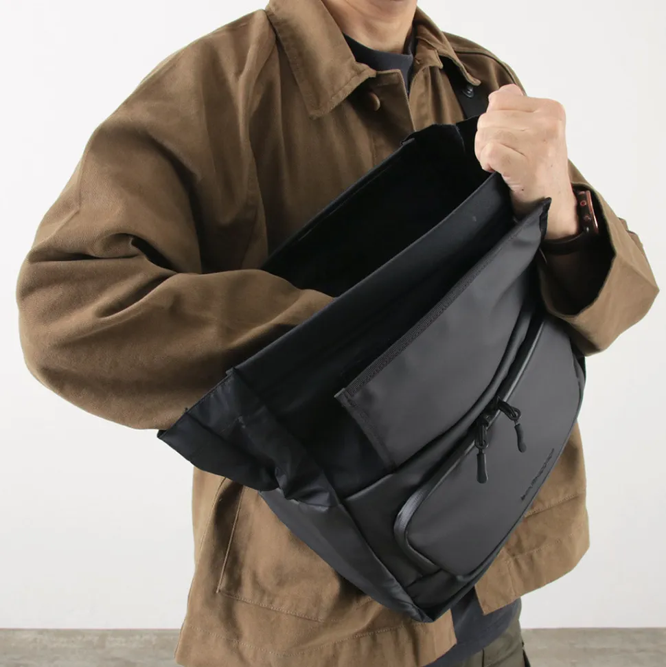 BERUF / Satellite 10+ sling bag