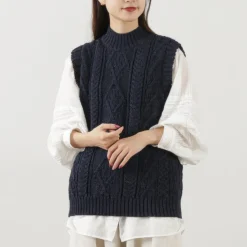 OLD DERBY KNITWEAR / Cable Turtle Slipover